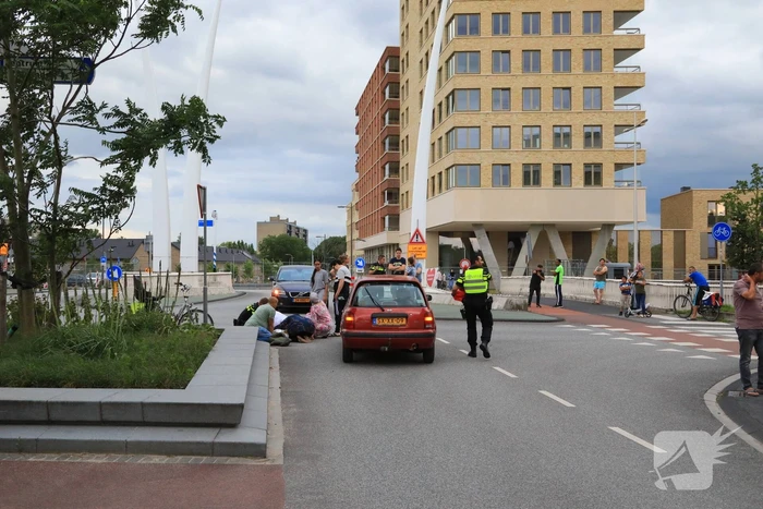 Jongetje op step aangereden door auto