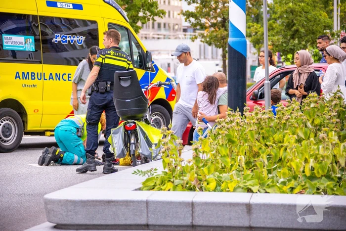 Jongetje op step aangereden door auto