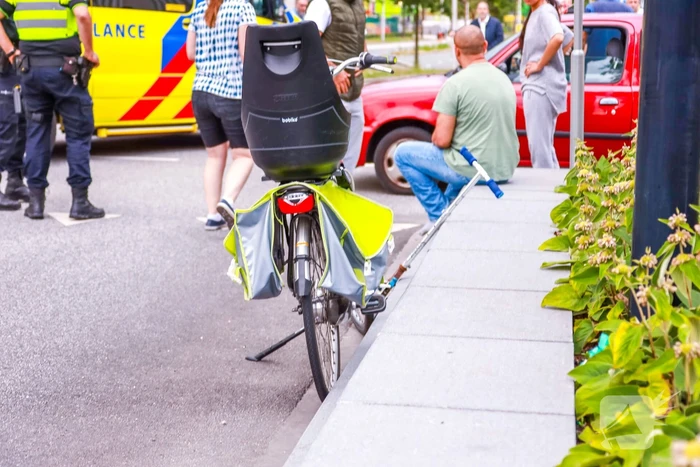 Jongetje op step aangereden door auto