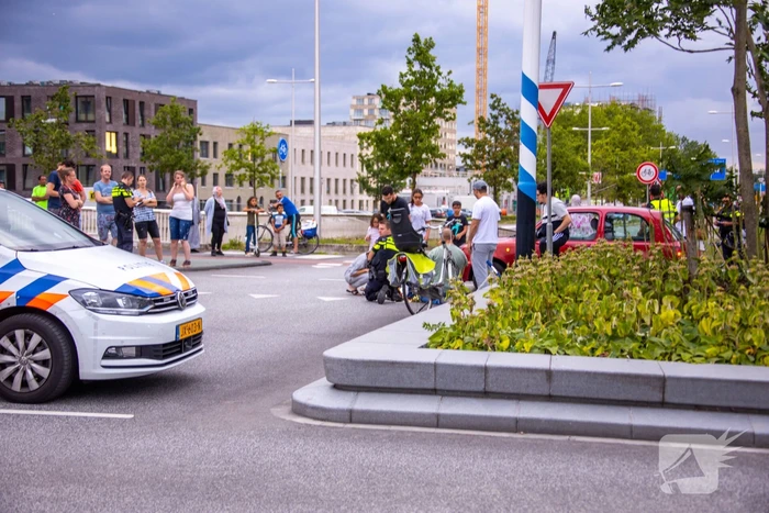 Jongetje op step aangereden door auto