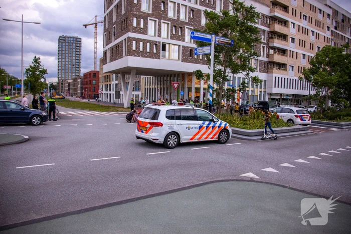 Jongetje op step aangereden door auto
