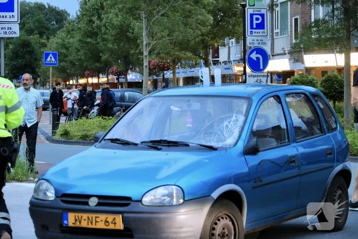 Scooterrijder gewond na aanrijding met auto bij Winkelcentrum Euterpeplein