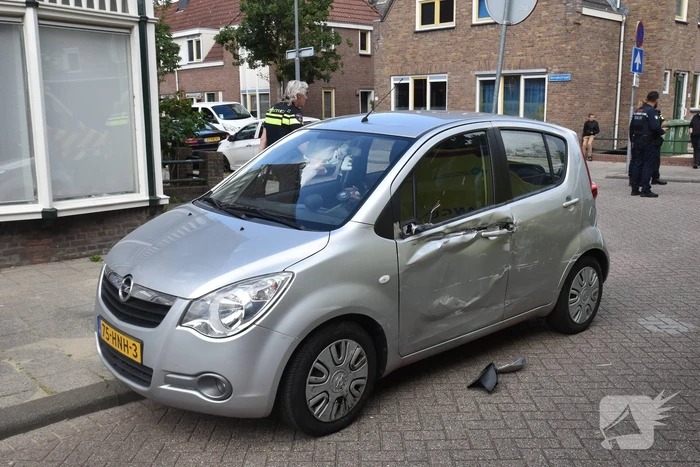Forse schade bij aanrijding tussen lijnbus en personenauto