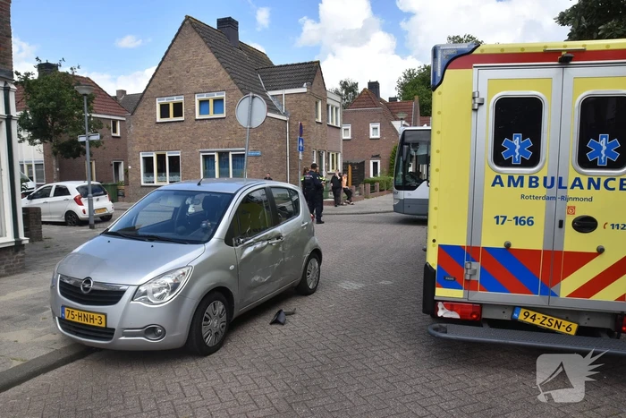Forse schade bij aanrijding tussen lijnbus en personenauto