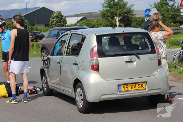 Wielrenner gewond na botsing met auto