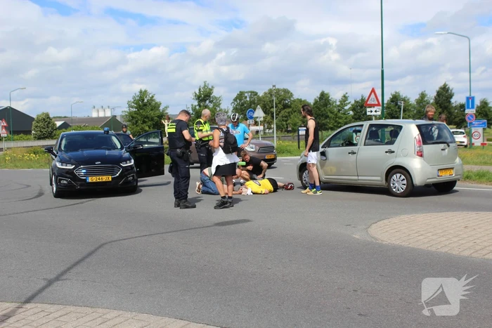 Wielrenner gewond na botsing met auto