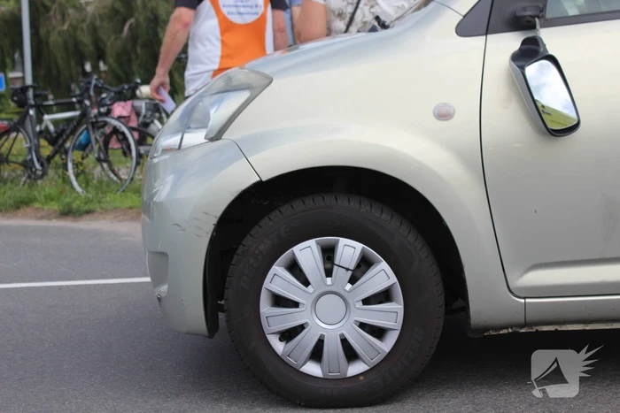 Wielrenner gewond na botsing met auto