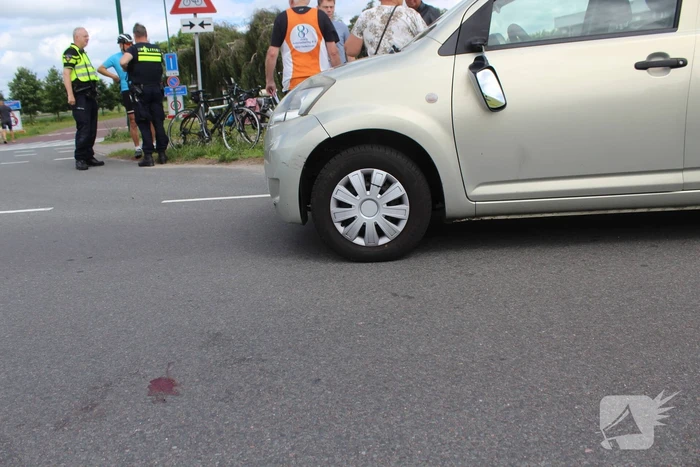 Wielrenner gewond na botsing met auto