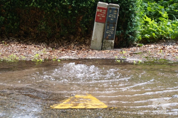 Waterleiding van de brandweer gesprongen
