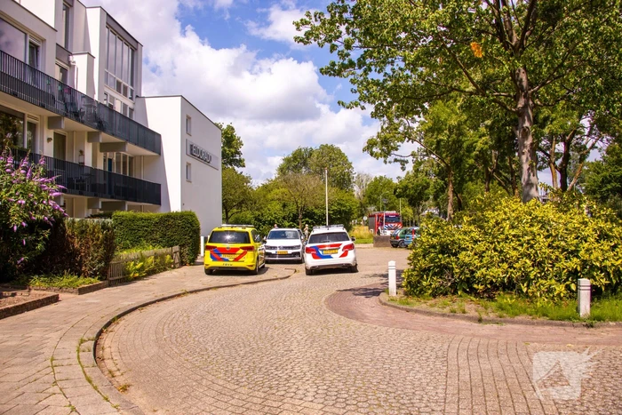 Bejaarde door medebewoners uit woning gered