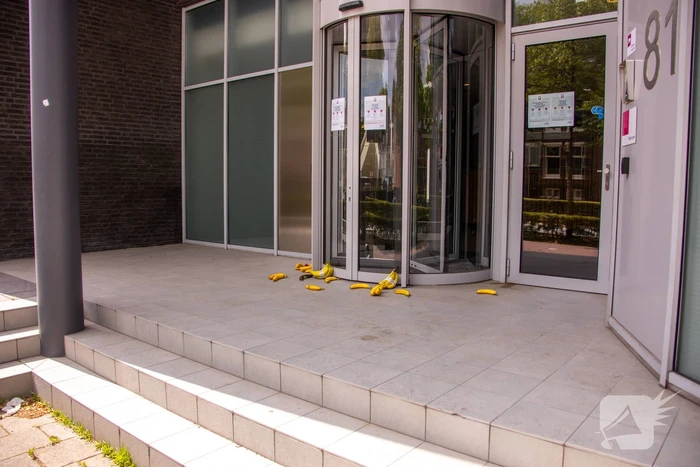 Rechtbank Amersfoort gebarricadeerd door vele bananen