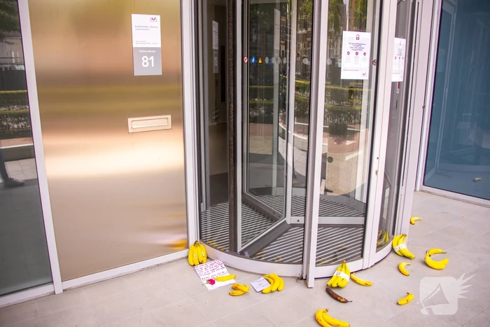 Rechtbank Amersfoort gebarricadeerd door vele bananen