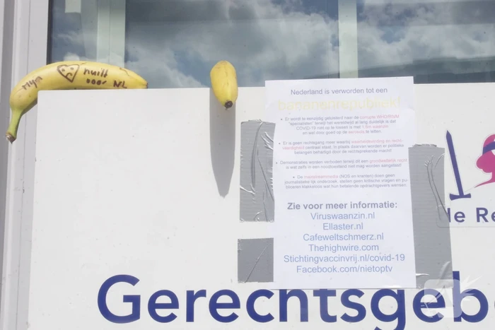 Bananen neergelegd bij rechtbank