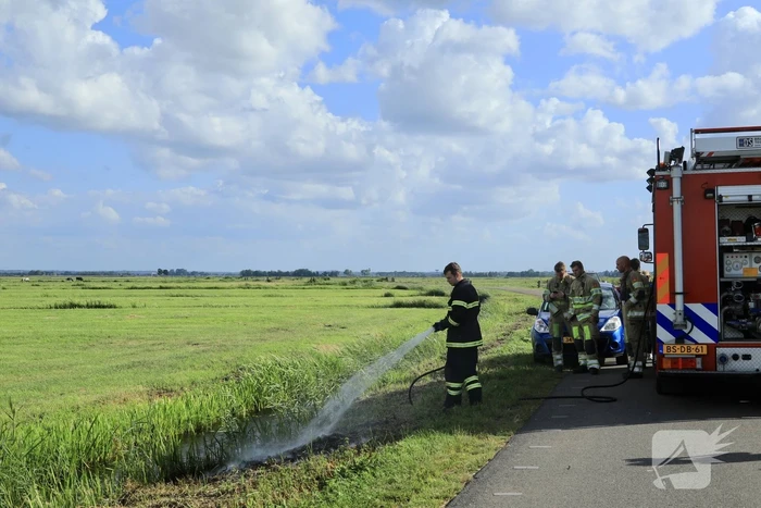 Berm vliegt in brand in buitengebied