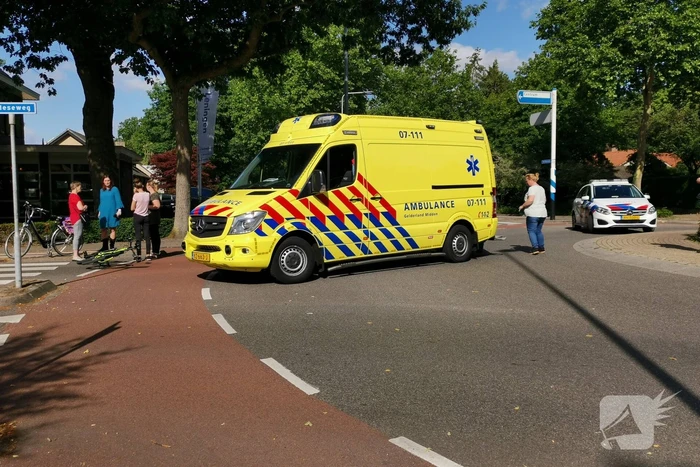 Overstekende fietser aangereden op rotonde