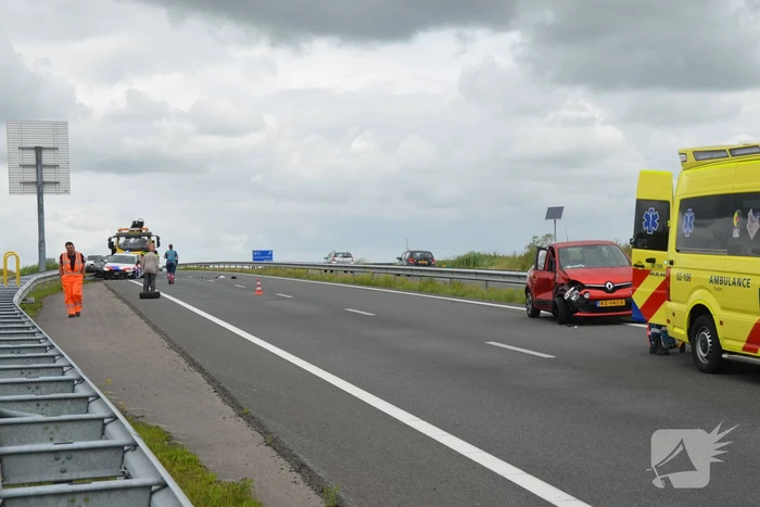 Politiewagen betrokken bij aanrijding op snelweg