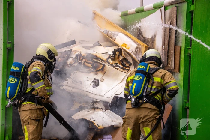 Afvalcontainer vliegt in brand Piet Klerkx