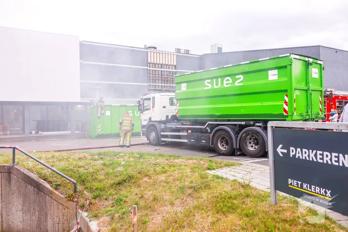Afvalcontainer vliegt in brand Piet Klerkx