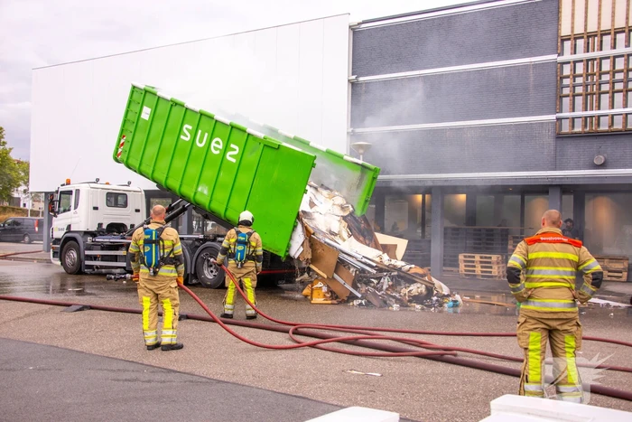 Afvalcontainer vliegt in brand Piet Klerkx