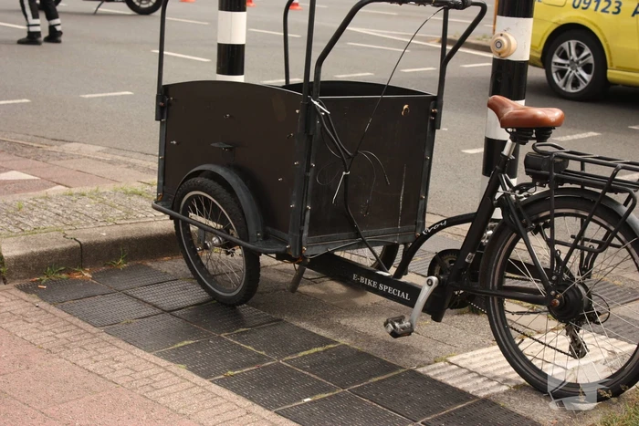 Aanrijding tussen bakfiets en auto