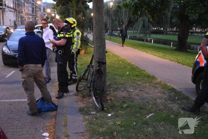 Fietser botst op rijdende auto