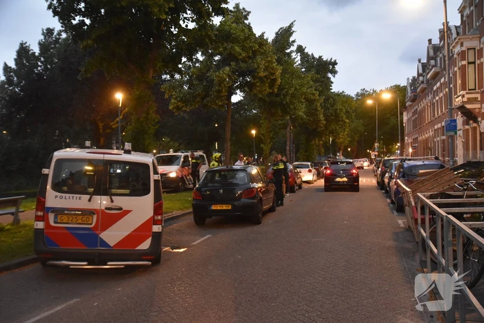 Fietser botst op rijdende auto