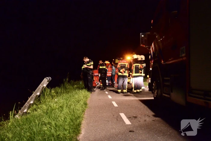 Gestolen auto in Aarkanaal aangetroffen