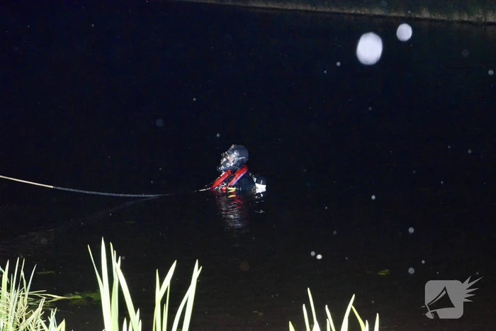 Gestolen auto in Aarkanaal aangetroffen
