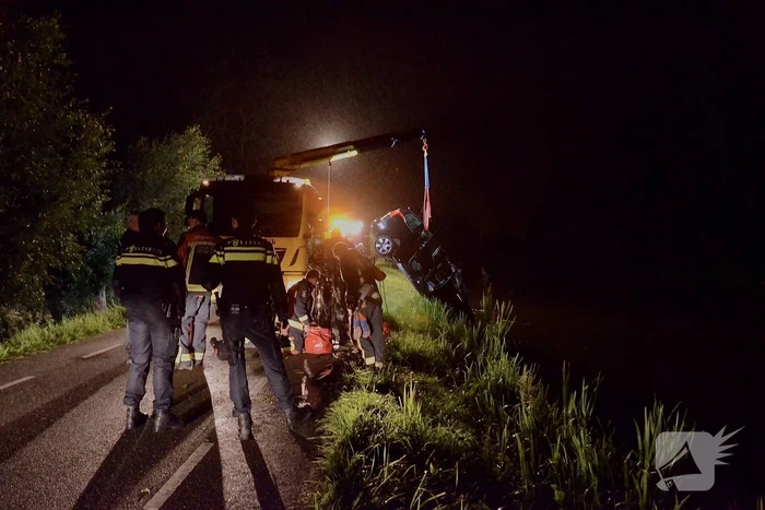 Gestolen auto in Aarkanaal aangetroffen