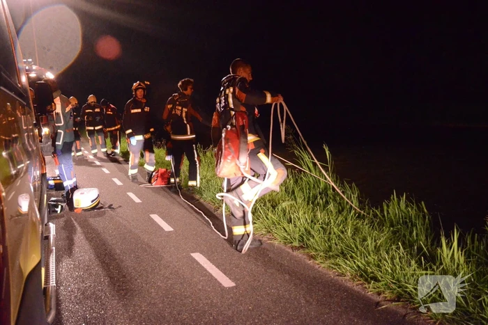 Gestolen auto in Aarkanaal aangetroffen