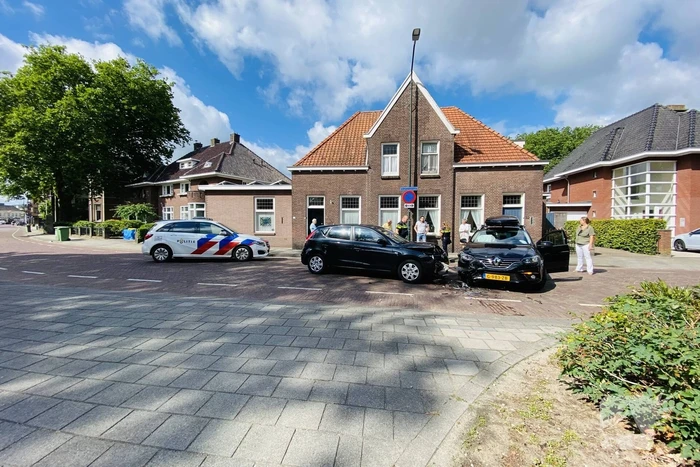 Flinke schade na verkeersongeval op kruising