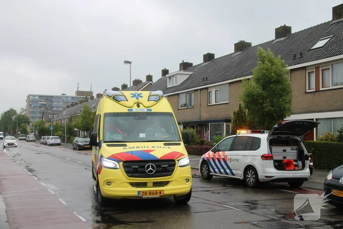Veel schade na aanrijding tussen twee scooters