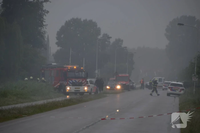 Uitslaande brand in loods met boten