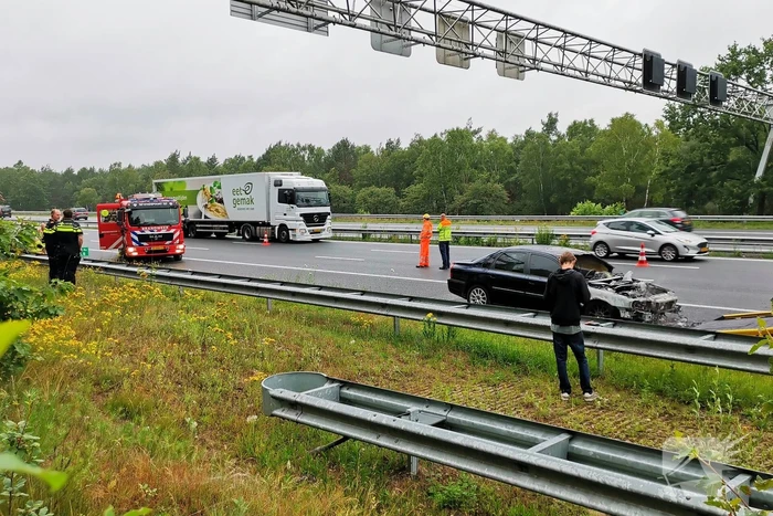 Personenauto verwoest na brand