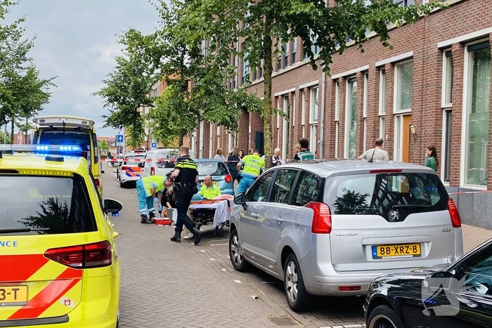 Traumahelikopter landt voor gewonde op straat