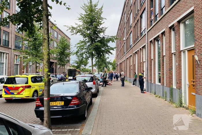 Traumahelikopter landt voor gewonde op straat
