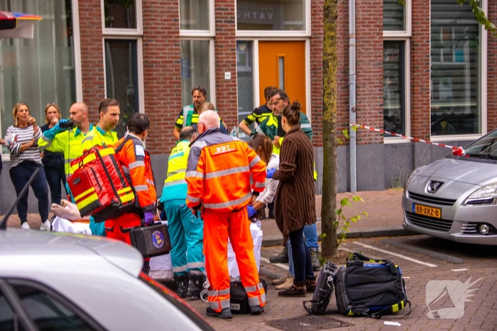 Traumahelikopter landt voor gewonde op straat