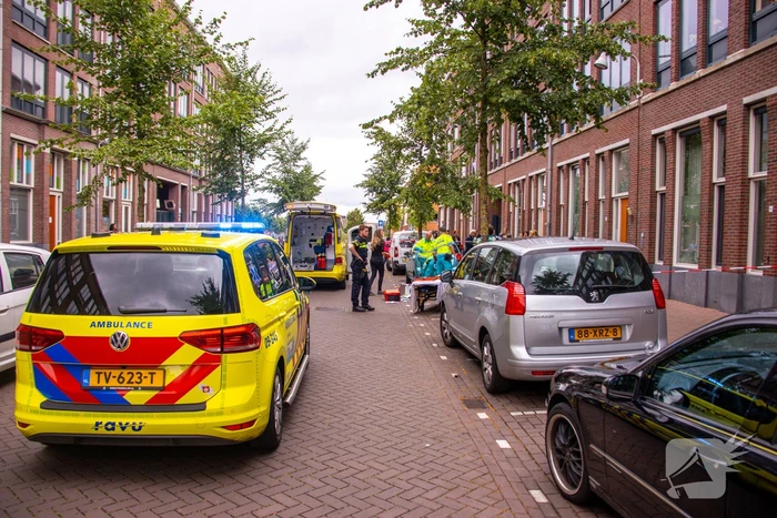 Traumahelikopter landt voor gewonde op straat