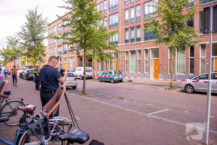 Traumahelikopter landt voor gewonde op straat