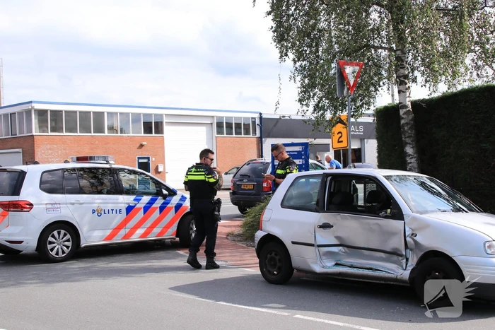 Aanrijding tussen twee auto's
