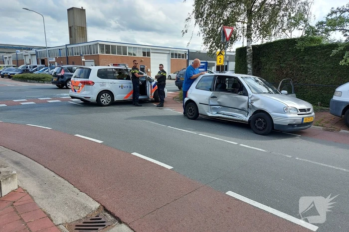 Aanrijding tussen twee auto's