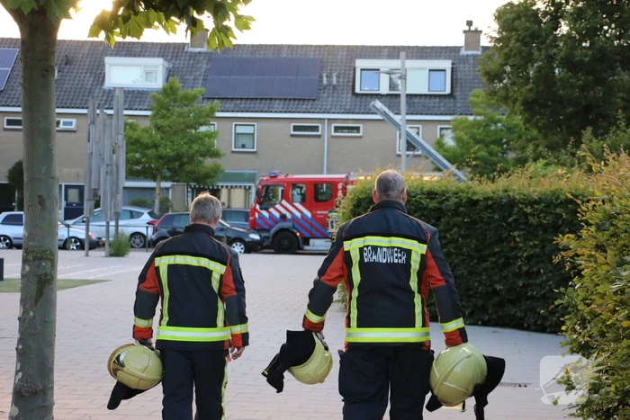 Brandweer bevrijdt jongedame uit benarde positie