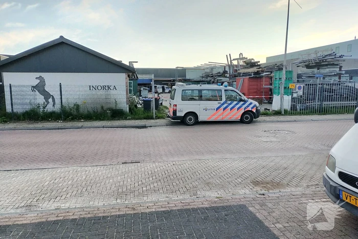 Arrestatieteam doet inval in pand op industrieterrein