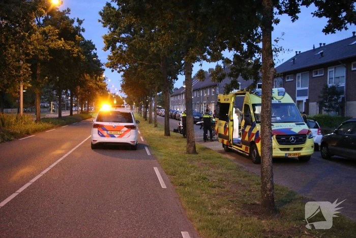 Fietser gewond na botsing met boom