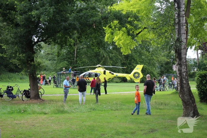 Fietsster gewond na aanrijding met auto
