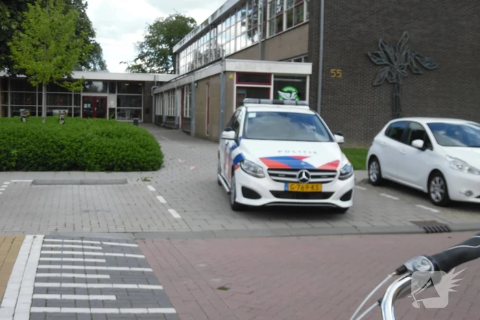Politie bij schoolgebouw na burgernetmelding