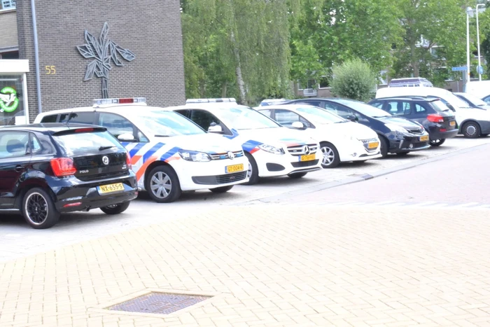 Politie bij schoolgebouw na burgernetmelding