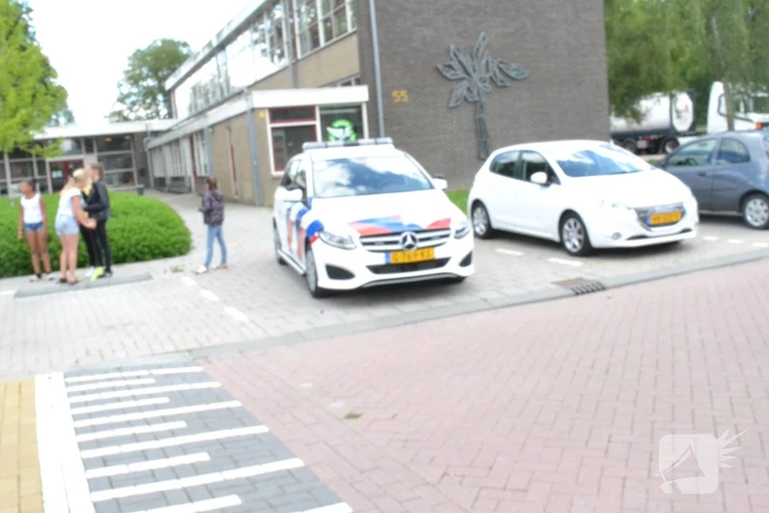Politie bij schoolgebouw na burgernetmelding