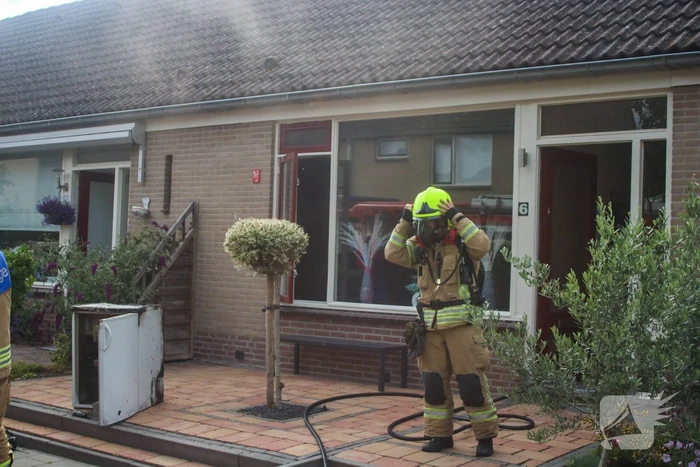 Kat gered uit woning bij keukenbrand