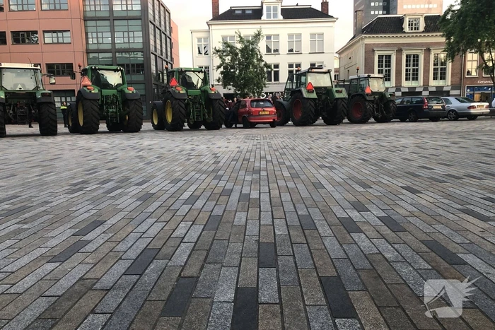 Boeren met tractoren demonstreren tegen mogelijke nieuwe voerwet